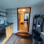 B 13o Monteur Bis 9 Personen