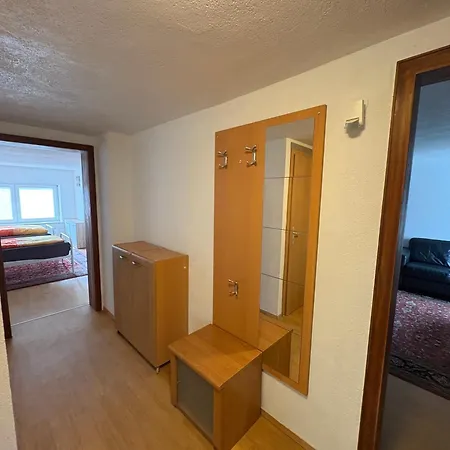 B 13o Monteur Bis 9 Personen
